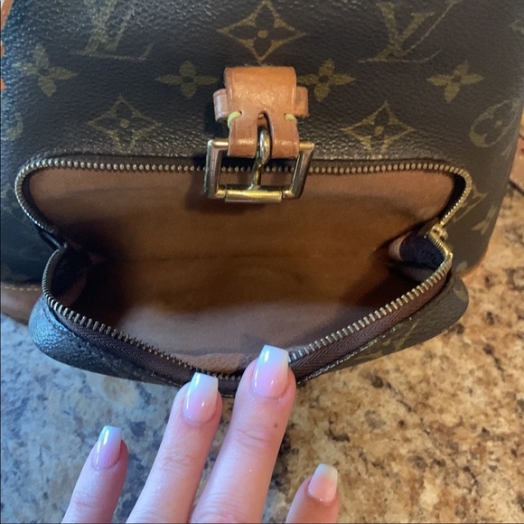 Louis Vuitton GM Backpack - Picture 6 of 8